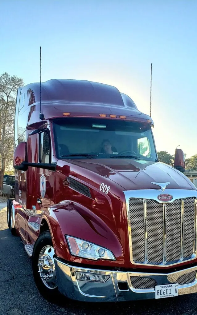 Maroon Bulltrans Peterbilt