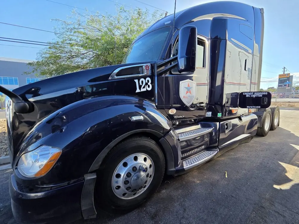 Bulltrans Kenworth T680 truck 123